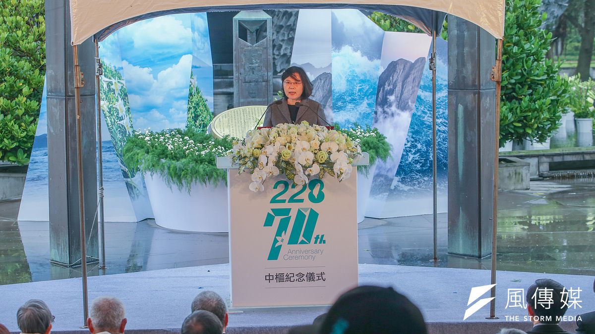 作者認為全面執政的民進黨,動輒以與納粹相關的名詞指責反對陣營或人士,令人心寒與恐懼。圖為總統蔡英文於二二八中樞紀念儀式致詞。(資料照,陳明仁攝) 作者認為全面執政的民進黨,動輒以與納粹相關的名詞指責反對陣營或人士,令人心寒與恐懼。圖為總統蔡英文於二二八中樞紀念儀式致詞。(資料照,陳明仁攝)