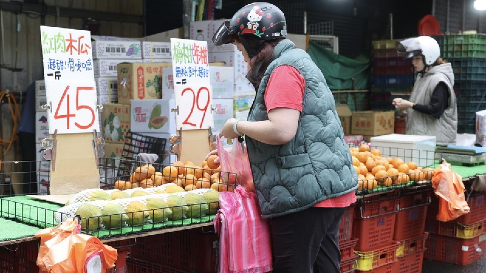 通膨還沒退燒!7月CPI「連3月」突破2%警戒線,外食、油價、機票齊漲推升物價壓力