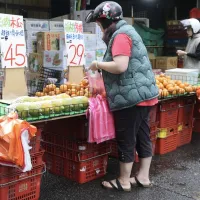 台湾人の食へのこだわりが農業の強みにもつながっている。ライチ、マンゴーからアボカドまで、品種改良の実力を見る。(写真/中央社記者・趙世勲撮影) 台湾人の食へのこだわりが農業の強みにもつながっている。ライチ、マンゴーからアボカドまで、品種改良の実力を見る。(写真/中央社記者・趙世勲撮影)