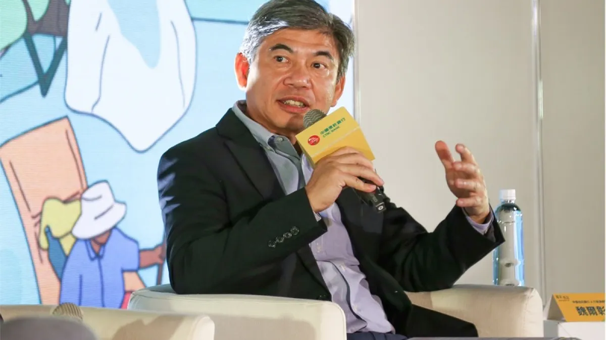中信銀人資總管理處總處長魏爾彰資深副總出席中國信託「離家抵家 異同勇闖世界」文化講堂>鼓勵年輕人若有海外職涯規劃,應勇敢走出舒適圈。(圖/中信金控提供)
