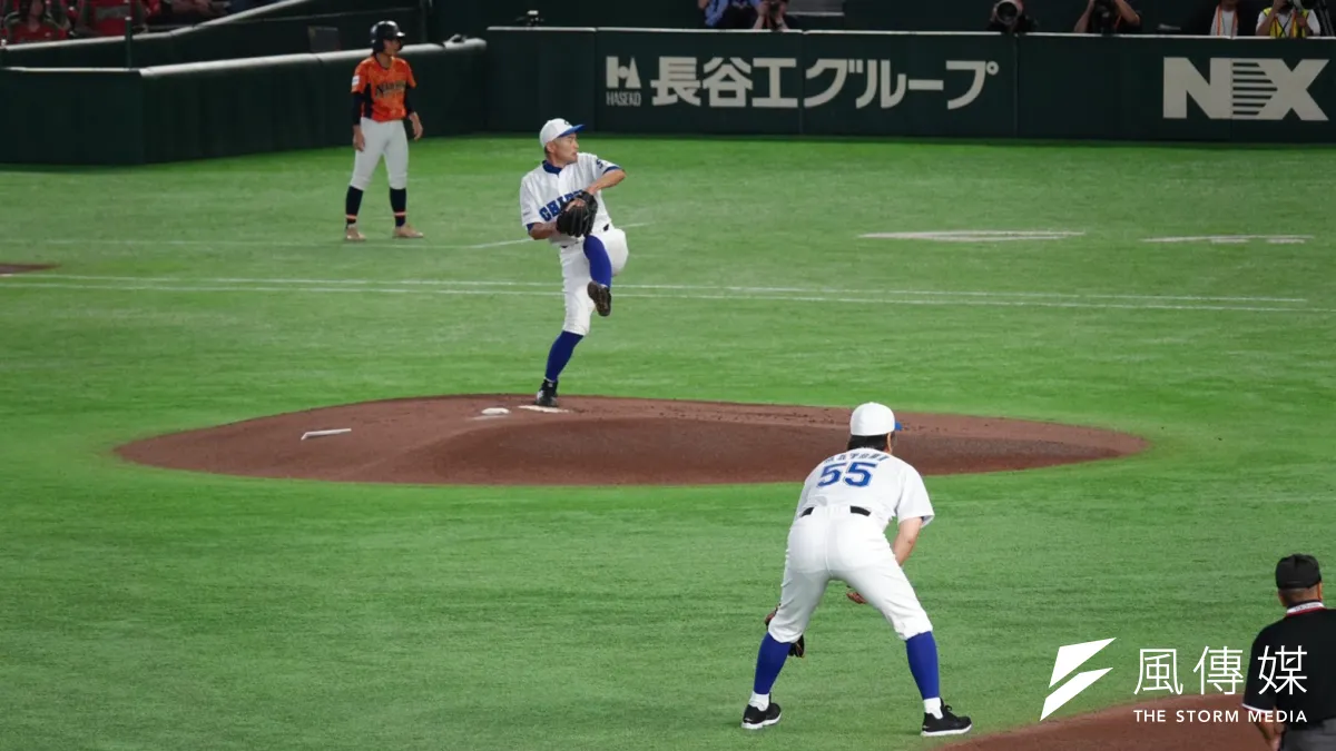 イチロー氏は高校野球女子選抜を相手に127球、17奪三振で完封勝利を収める一方、自身から3安打を放った神戸弘陵・福田稟の活躍に脱帽し、賛辞を送った。(写真/野球女王 Baseball Queen@YakyuQueen)