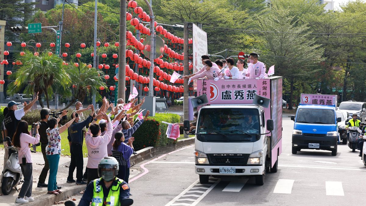 盧秀燕市長連任成功在27日展開謝票行程,沿途受到民眾熱情歡迎。(圖/盧秀燕競選總部) 盧秀燕市長連任成功在27日展開謝票行程,沿途受到民眾熱情歡迎。(圖/盧秀燕競選總部)