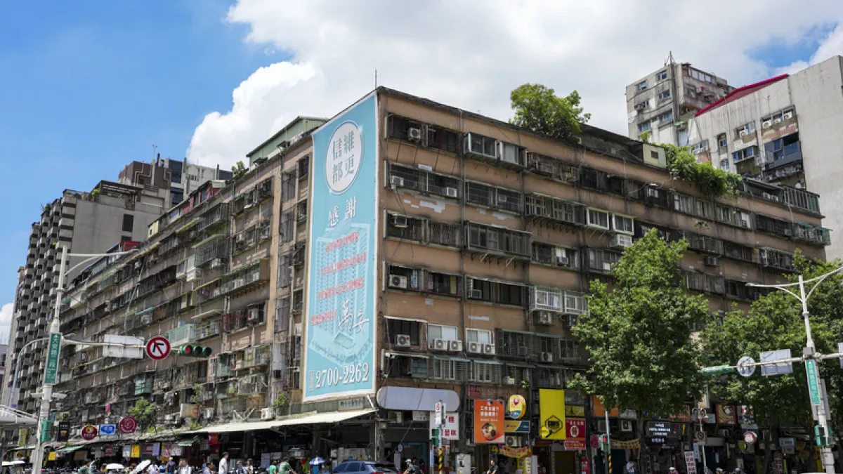 台北市屋齡達30年以上的老屋超過67萬餘戶,但都更速度牛步。(資料照,中央社) 台北市屋齡達30年以上的老屋超過67萬餘戶,但都更速度牛步。(資料照,中央社)