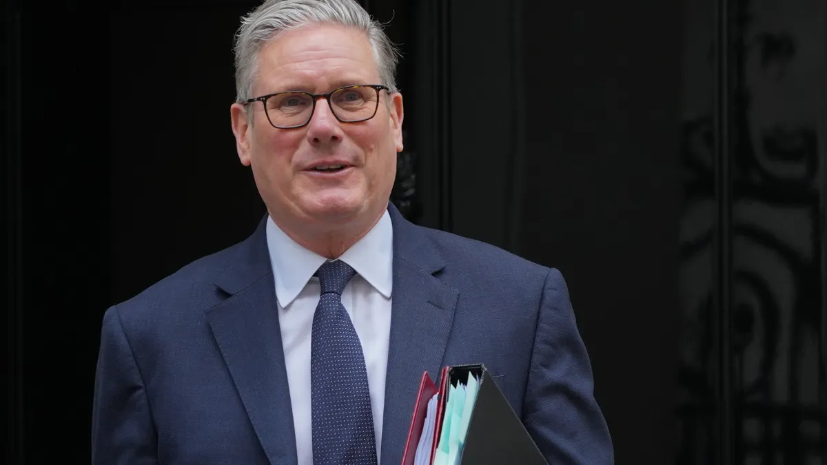 Officials and politicians who have worked with Starmer, speaking anonymously, have criticized him for avoiding conflict, governing without direction or vision, and being as incompetent as former Prime Minister Boris Johnson. (AP)