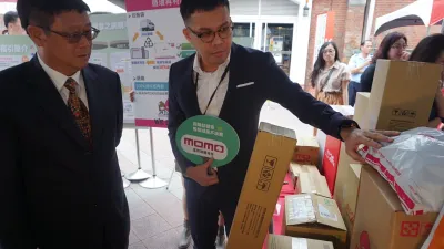 網購盛行使得包裝垃圾增加,環保署為此曾邀集各電商業者實施包裝減量,並使用可回收或可循環使用的設計,但成效有限。(環保署提供)