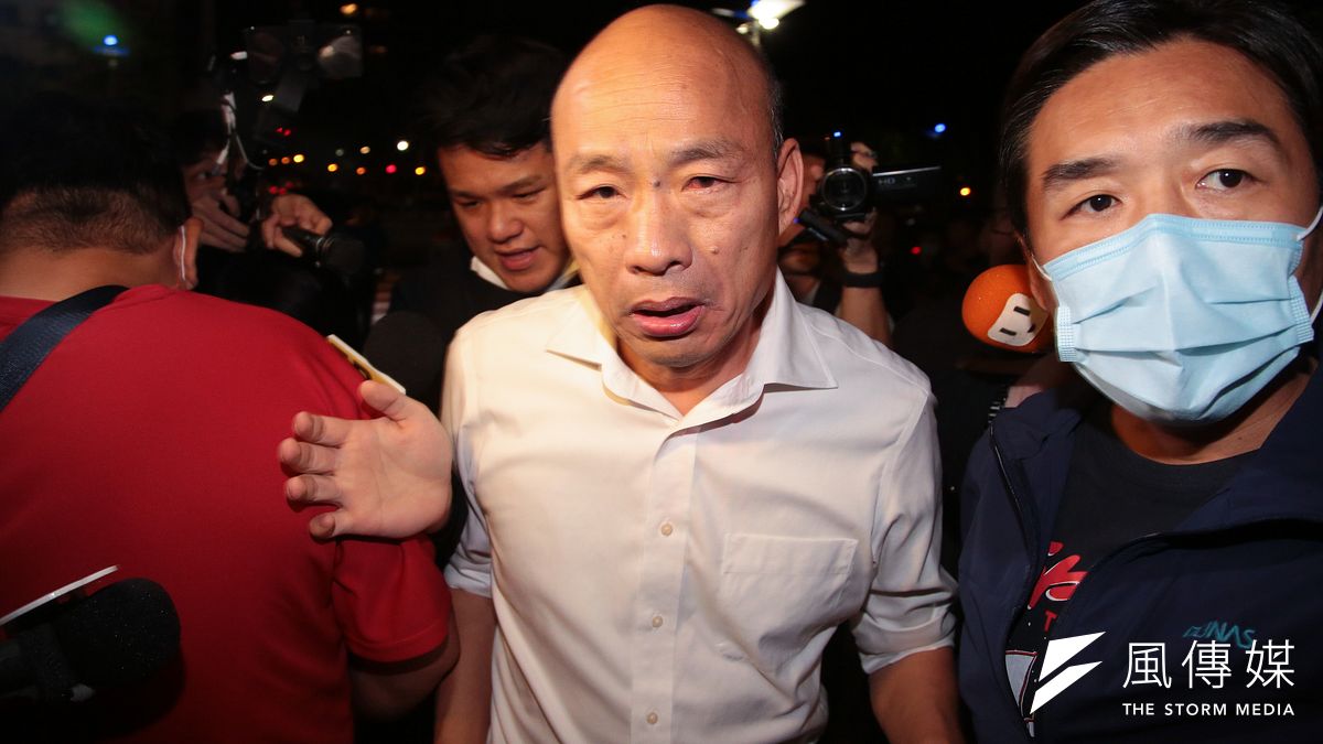 作者認為,韓國瑜的本質與可以被信賴的服務能力,還沒有在多數的投票支持者間建立起來,就妄想趁著一股類似「蛋撻熱」的風潮而參選總統,是他黯然下台的最大原因。(資料照,顏麟宇攝) 作者認為,韓國瑜的本質與可以被信賴的服務能力,還沒有在多數的投票支持者間建立起來,就妄想趁著一股類似「蛋撻熱」的風潮而參選總統,是他黯然下台的最大原因。(資料照,顏麟宇攝)