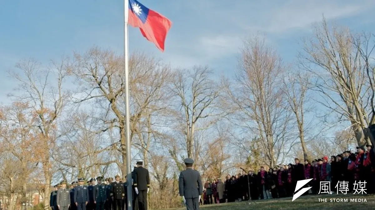 美東時間2015年1月1日,中華民國駐美代表處在雙橡園舉行元旦升旗典禮。(駐美代表處提供)