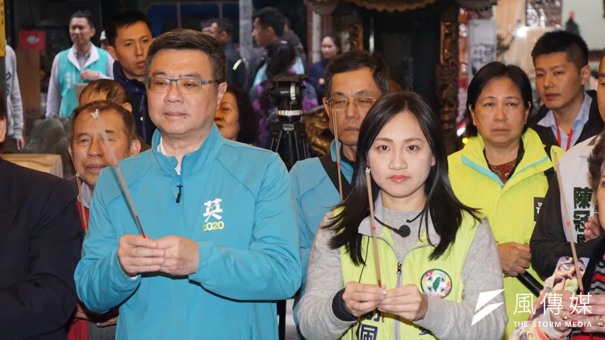 20191209-民進黨主席卓榮泰9日陪同立委參選人謝佩芬參拜通化福德宮。(盧逸峰攝)