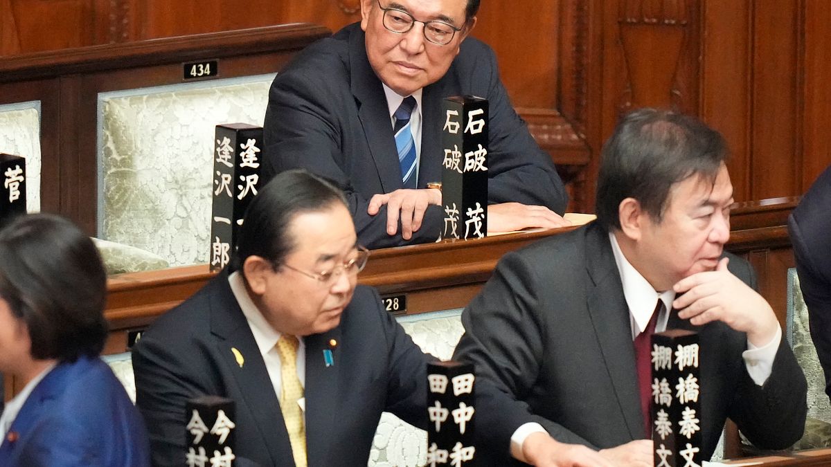 2024年10月1日,石破茂在眾院首相指名選舉前入座。(美聯社) 2024年10月1日,石破茂在眾院首相指名選舉前入座。(美聯社)