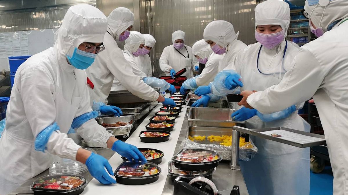 中保科技集團捐1.8萬愛心便當,讓在疫情高確診區的台北市醫護人員,享用到熱騰騰的愛心便當。(圖片來源:中保科技) 中保科技集團捐1.8萬愛心便當,讓在疫情高確診區的台北市醫護人員,享用到熱騰騰的愛心便當。(圖片來源:中保科技)