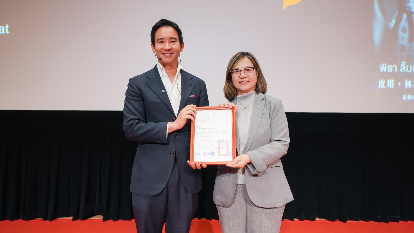 泰前進黨魁皮塔現身高市圖談民主困境 籲年輕世代:不參與政治,政治就會控制你