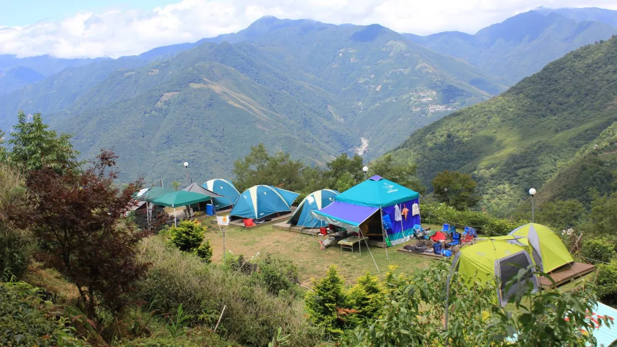 桃園復興區「Kiwi Camping 休閒露營區」率先通過第二階段合法設置登記,成為全國首家既有農牧用地合法露營場。(圖/桃園市政府觀旅局提供)