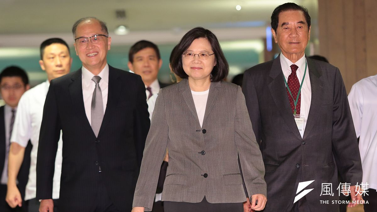 總統蔡英文8日出席「2017亞太安全對話」會議,表示政府會維持兩岸現狀的決心,希望兩岸可以藉由新的模式進行合作,但需要兩岸雙方共同努力。(顏麟宇攝) 總統蔡英文8日出席「2017亞太安全對話」會議,表示政府會維持兩岸現狀的決心,希望兩岸可以藉由新的模式進行合作,但需要兩岸雙方共同努力。(顏麟宇攝)