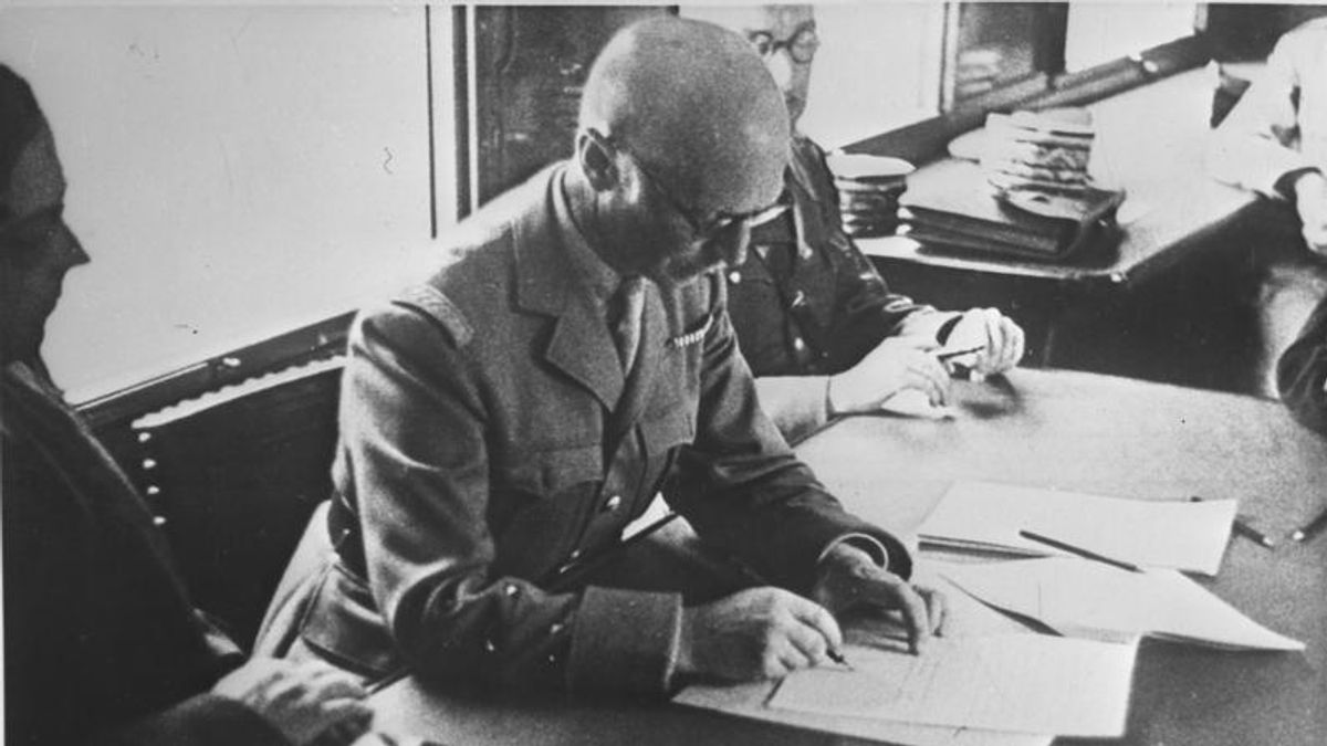 在同一節火車廂,法國與德國簽訂了屈辱的投降停戰協定。這意味著在一個多月時間內,曾經在歐陸稱霸的法國在法西斯鐵蹄的踐踏下已經淪亡了。(取自維基百科) 在同一節火車廂,法國與德國簽訂了屈辱的投降停戰協定。這意味著在一個多月時間內,曾經在歐陸稱霸的法國在法西斯鐵蹄的踐踏下已經淪亡了。(取自維基百科)