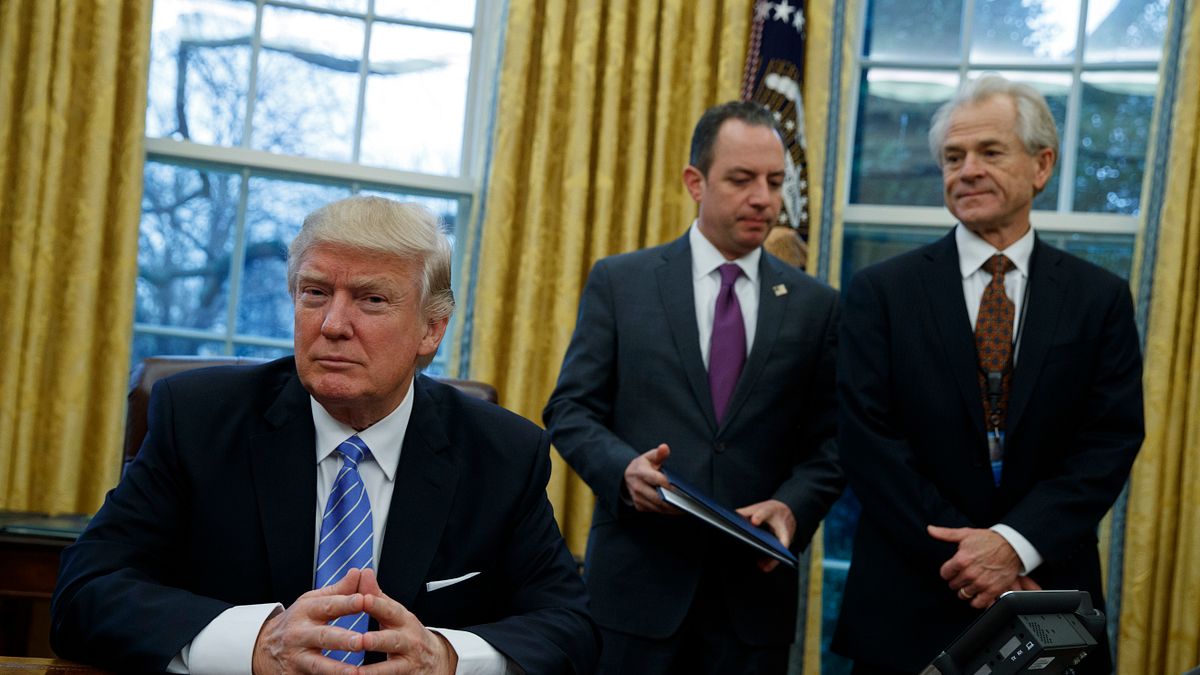 美國總統川普與其白宮幕僚(AP) 美國總統川普與其白宮幕僚(AP)