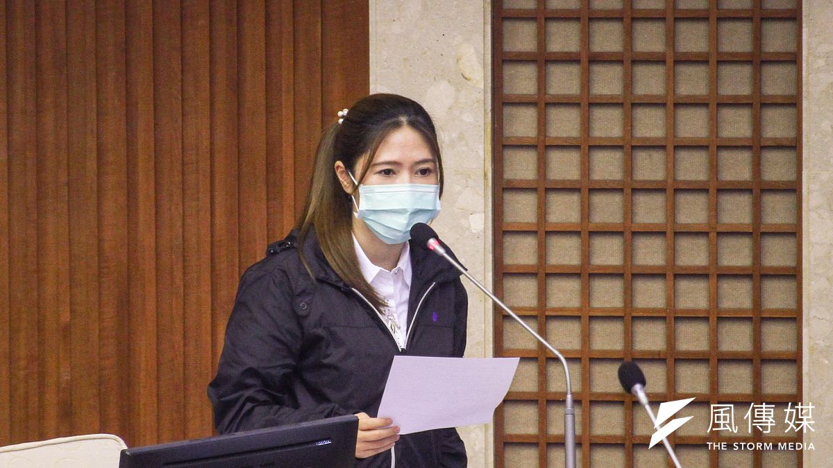 台北市議員陳怡君30日表示,有接獲商家爆料,指北市府商業處日前發函給台北市商圈發展協會,建議商家更換成用台北通系統掃碼。(資料照,蔡親傑攝) 台北市議員陳怡君30日表示,有接獲商家爆料,指北市府商業處日前發函給台北市商圈發展協會,建議商家更換成用台北通系統掃碼。(資料照,蔡親傑攝)