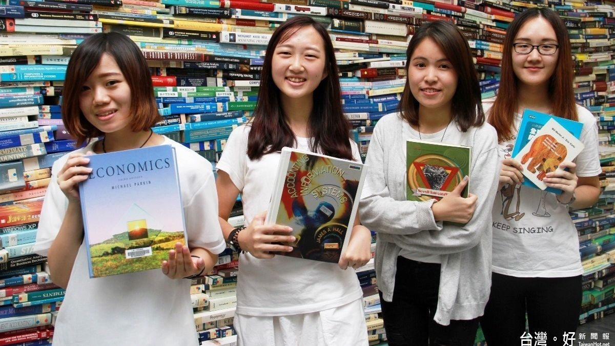 大葉大學千冊書牆萬里傳情 歡迎校外人士共襄盛舉 大葉大學千冊書牆萬里傳情 歡迎校外人士共襄盛舉