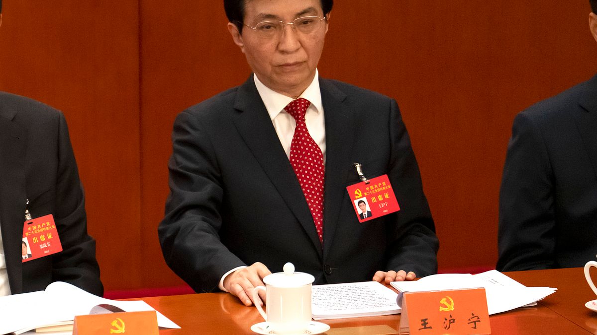 中國政協主席王滬寧(見圖)定位2023年是民主協商元年的大交流,卻傳出台灣多位學者赴陸遭中方國安人士留置約談。(資料照,美聯社) 中國政協主席王滬寧(見圖)定位2023年是民主協商元年的大交流,卻傳出台灣多位學者赴陸遭中方國安人士留置約談。(資料照,美聯社)