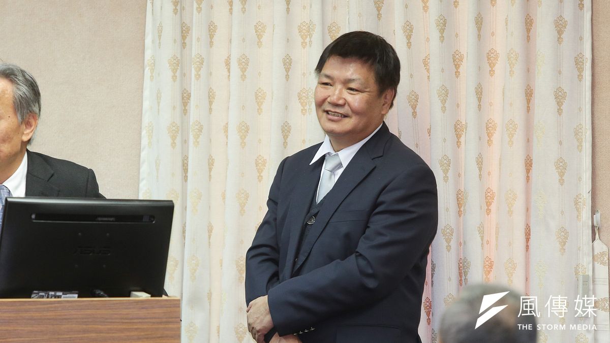 退輔會副主委李文忠多年前參選南投縣長時,指控當時擔任行政院長的吳敦義喬砂石,最高法院判李文忠免賠。(顏麟宇攝) 退輔會副主委李文忠多年前參選南投縣長時,指控當時擔任行政院長的吳敦義喬砂石,最高法院判李文忠免賠。(顏麟宇攝)