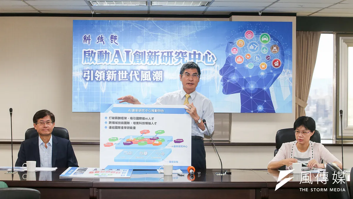 推動5+2產業轉型,政府明年編列634億預算,圖為科技部長陳良基主持「科技部啟動AI創新研究中心-打造創新環境,廣徵國內外好手」記者會。(資料照片,陳明仁攝) 推動5+2產業轉型,政府明年編列634億預算,圖為科技部長陳良基主持「科技部啟動AI創新研究中心-打造創新環境,廣徵國內外好手」記者會。(資料照片,陳明仁攝)