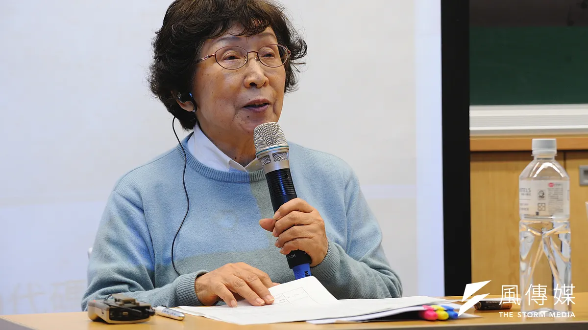 日本某部師生戀紀錄片中,被老師看上的學生有單親家庭、隔代教養,大多是家庭功能較為弱勢。前日本教師龜井明子說,「這真的很過份!」老師對學生掌控相當全面,從師生戀的學生背景可見一斑。(甘岱民攝) 日本某部師生戀紀錄片中,被老師看上的學生有單親家庭、隔代教養,大多是家庭功能較為弱勢。前日本教師龜井明子說,「這真的很過份!」老師對學生掌控相當全面,從師生戀的學生背景可見一斑。(甘岱民攝)