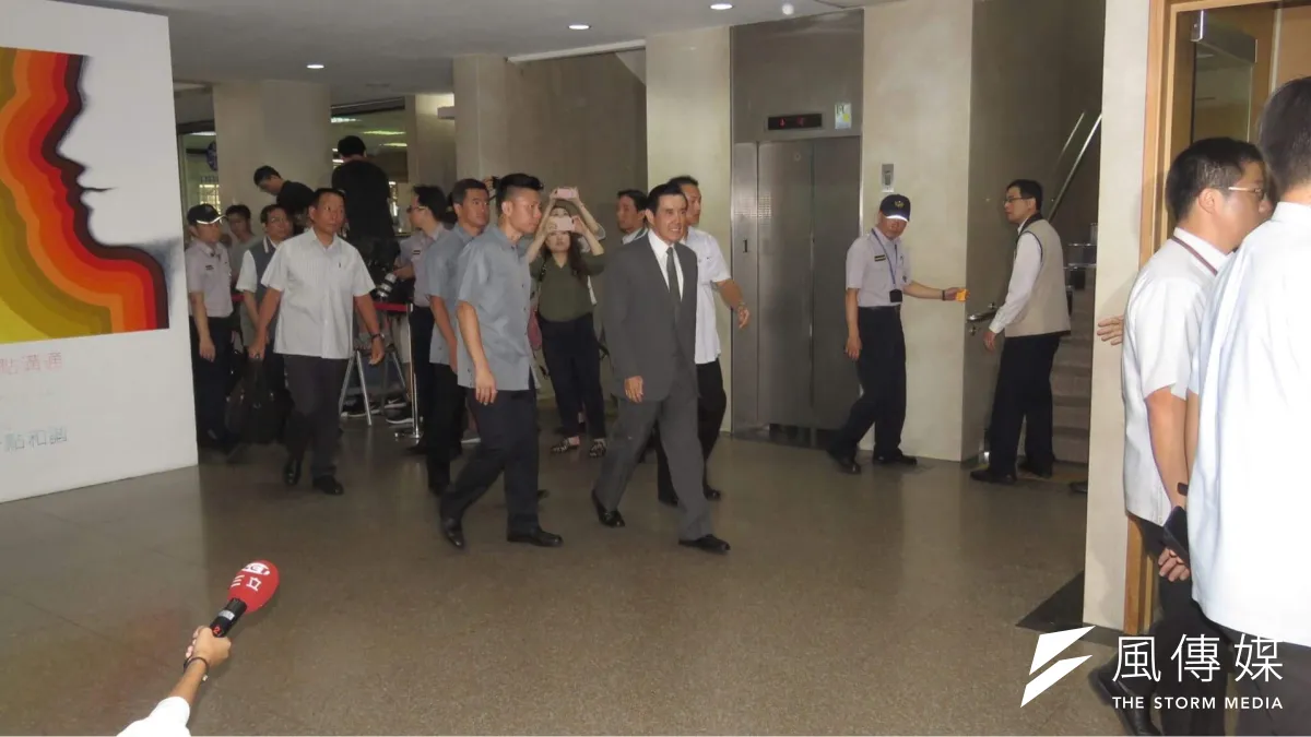台北地方法院檢察署偵辦大巨蛋案蒐證3年多,總統馬英九今(16)日首度以被告身分出庭說明。(松菸䕶樹提供)