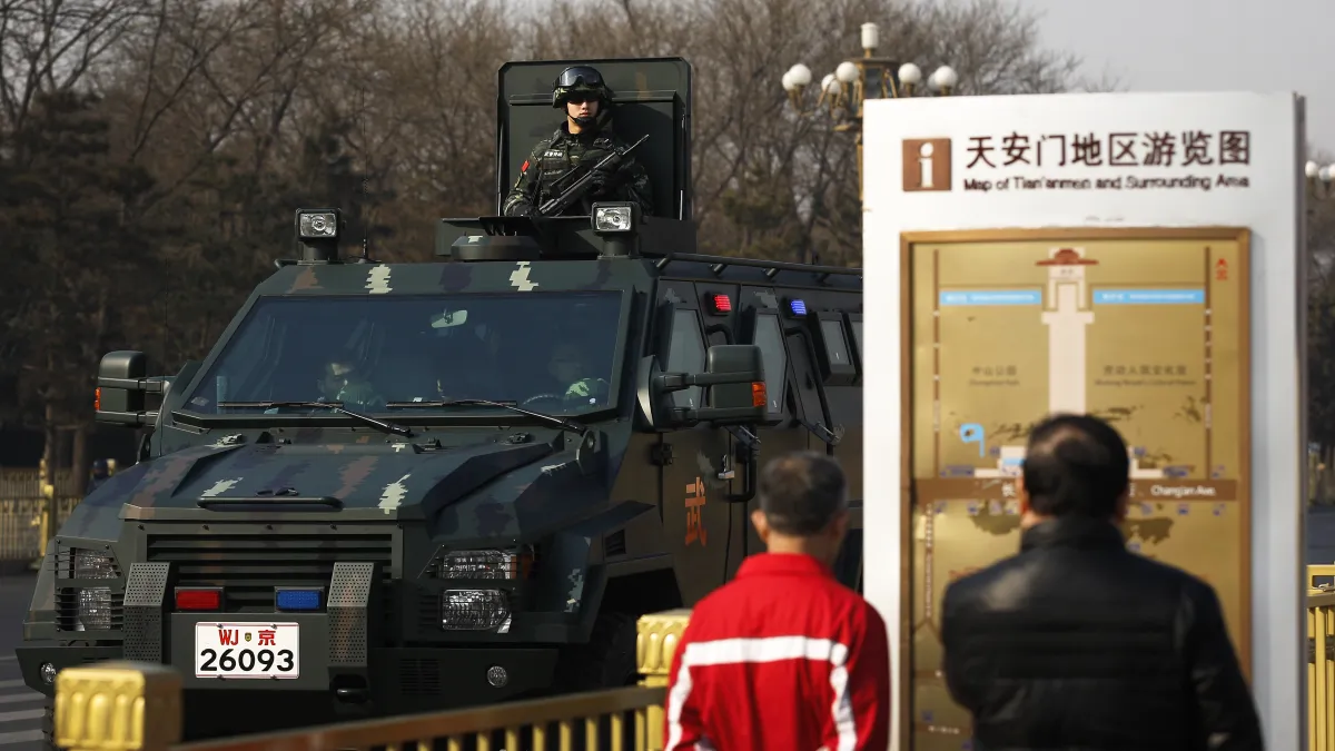 中國政協、人大兩會3日揭幕,北京戒備森嚴。(美聯社)