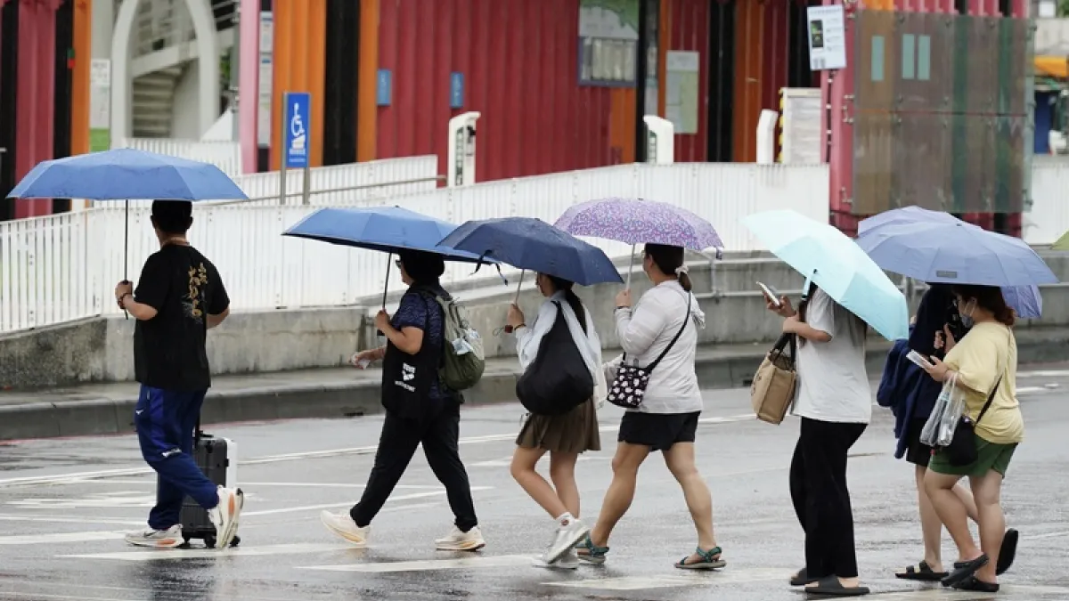 氣象署預報未來一週天氣穩定,20日桃園以北水氣增多降雨機率高,杜鵑颱風則預計於20日在日本南方海面大迴轉並影響關東地區。(圖/中央社)