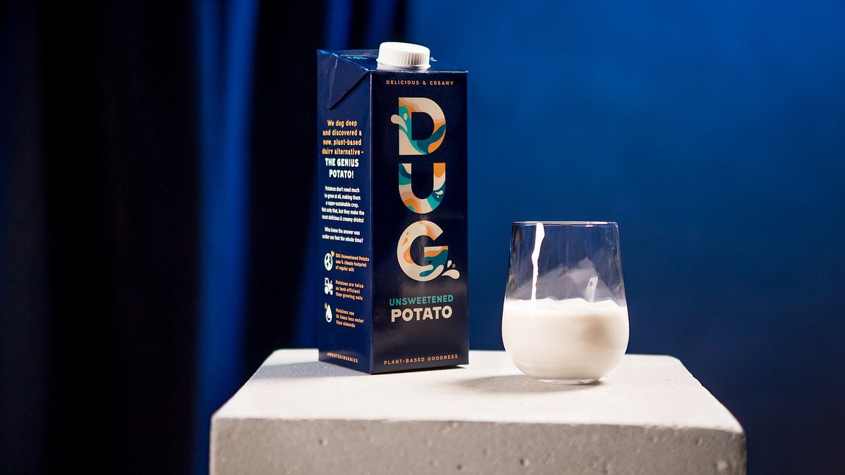 來自瑞典的植物奶公司推出全球第一款「馬鈴薯奶」。(圖/取自DUG Drinks粉絲專頁) 來自瑞典的植物奶公司推出全球第一款「馬鈴薯奶」。(圖/取自DUG Drinks粉絲專頁)