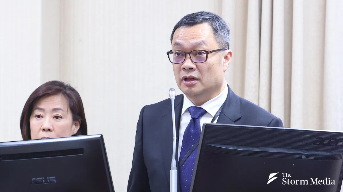 Taiwan's Deputy Foreign Minister for Political Affairs Chen Ming-chi (right) said on March 31 that China's diplomacy has regressed to the point where it must rely on sanctions to be effective. (Photo / Yen Lin-yu)