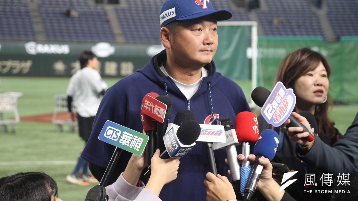 2024年11月21日,世界12強棒球賽複賽,中華隊赴日本東京巨蛋練球,總教練曾豪駒在賽前接受媒體聯訪。(黃信維攝) 2024年11月21日,世界12強棒球賽複賽,中華隊赴日本東京巨蛋練球,總教練曾豪駒在賽前接受媒體聯訪。(黃信維攝)