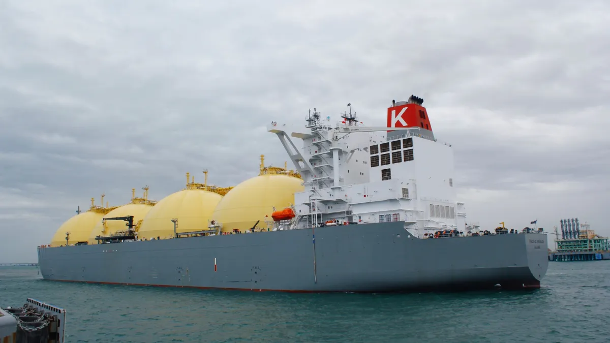 台灣中油公司與澳洲簽署第一紙澳洲氣源長約「Ichthys液化天然氣(LNG)計畫」,首批澳洲液化天然氣由「PACIFIC BREEZE」LNG船載運抵台。(圖/中油公司提供)