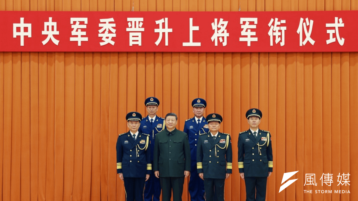 共軍軍委が昇進式を行う様子。 共軍軍委が昇進式を行う様子。