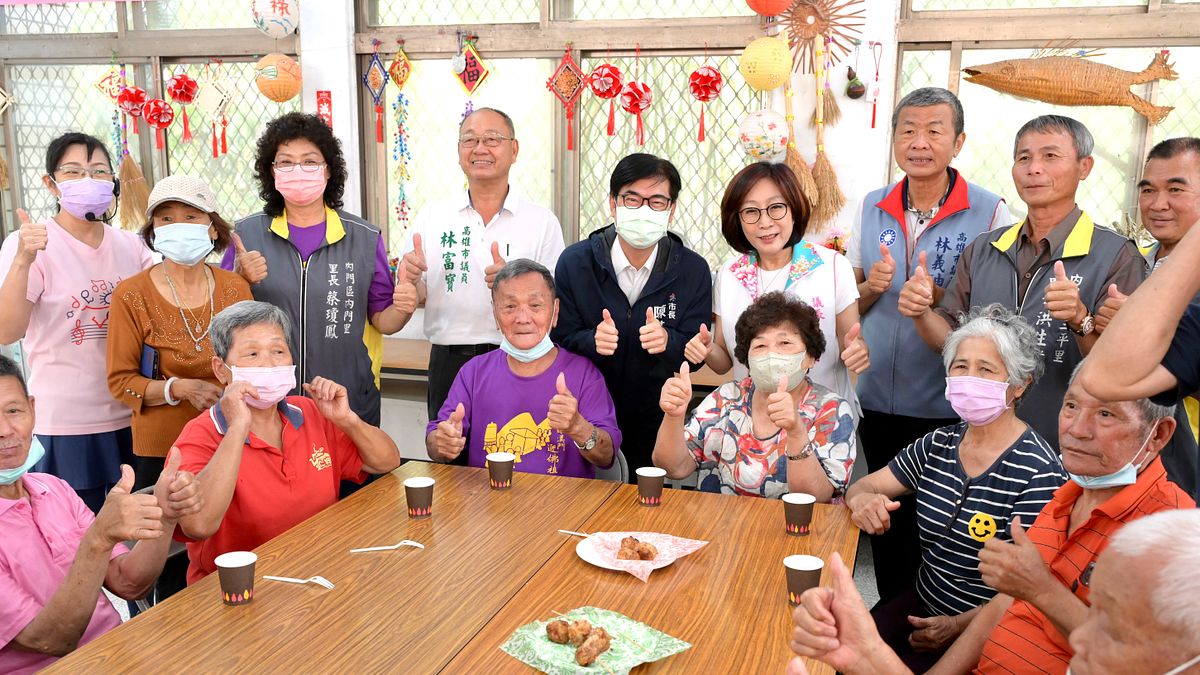 市長陳其邁今前往這處據點視察,議長康裕成及議員們亦出席。(圖/高市府提供) 市長陳其邁今前往這處據點視察,議長康裕成及議員們亦出席。(圖/高市府提供)