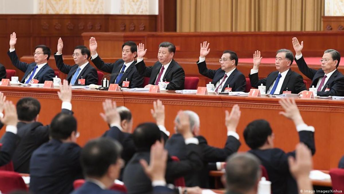中央政治局常委:韓正、王滬寧、栗戰書、習近平、李克強、汪洋、趙樂際。(新華社) 中央政治局常委:韓正、王滬寧、栗戰書、習近平、李克強、汪洋、趙樂際。(新華社)