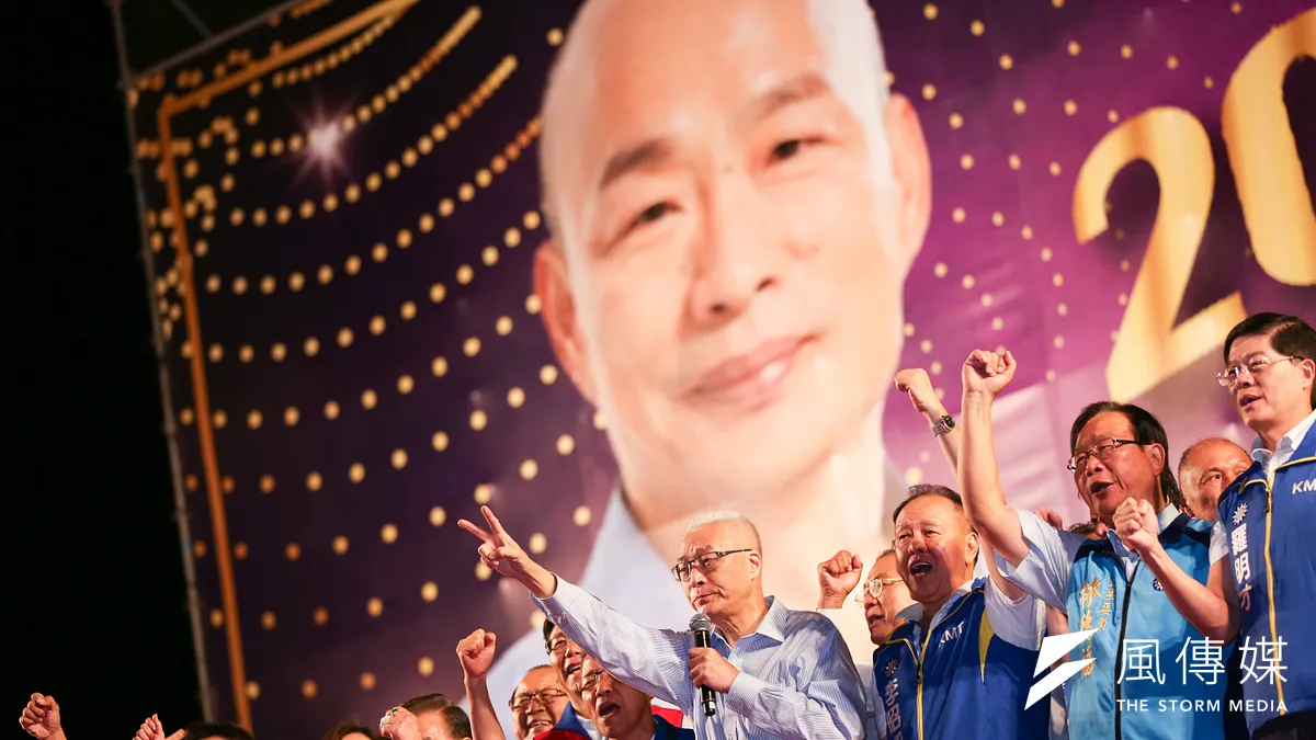 作者批評,整個國民黨都缺乏道德勇氣, 不敢得罪韓粉、不敢說真話的鴕鳥心態,會害死國民黨;不過作者也認為,如果沒有重重摔碎,是不會清醒的。(資料照,簡必丞攝)