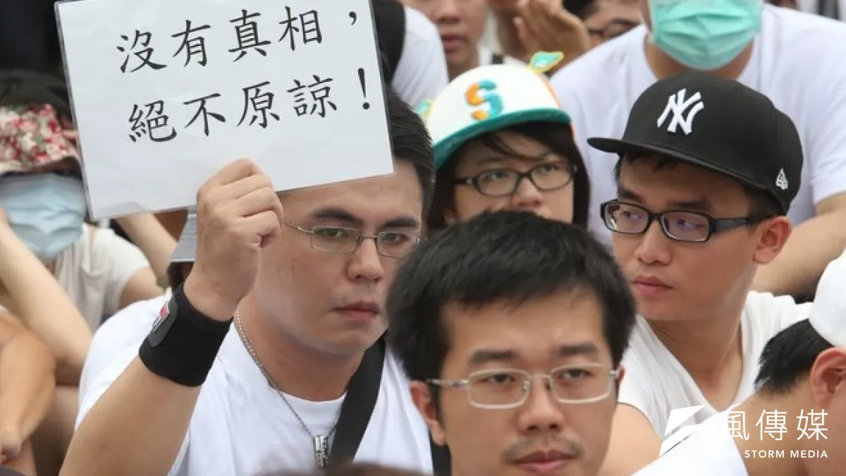 桃園地方法院輕判洪案,但洪家及律師團仍然堅持應該廢除軍事審判。(吳逸驊攝)