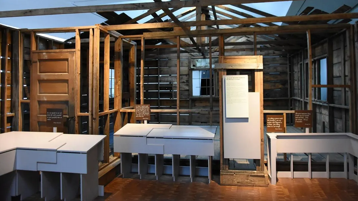 日裔美國人國家博物館內展示了當年用來囚禁日裔美國人的房舍。(作者提供) 日裔美國人國家博物館內展示了當年用來囚禁日裔美國人的房舍。(作者提供)