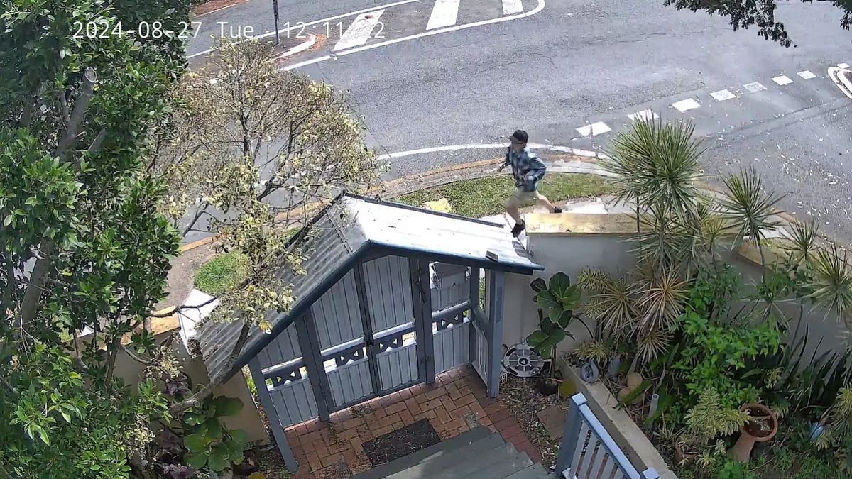 這名中國男子犯案後隨即逃之夭夭。(圖/翻攝自Queensland Police官網) 這名中國男子犯案後隨即逃之夭夭。(圖/翻攝自Queensland Police官網)