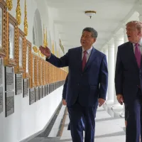 中国の習近平国家主席(左)はホワイトハウスを訪れ、トランプ米大統領(右)と首脳会談を行った。台湾の安全保障当局は、さまざまなルートを通じて会談内容などの情報収集を進めた。(AP) 中国の習近平国家主席(左)はホワイトハウスを訪れ、トランプ米大統領(右)と首脳会談を行った。台湾の安全保障当局は、さまざまなルートを通じて会談内容などの情報収集を進めた。(AP)