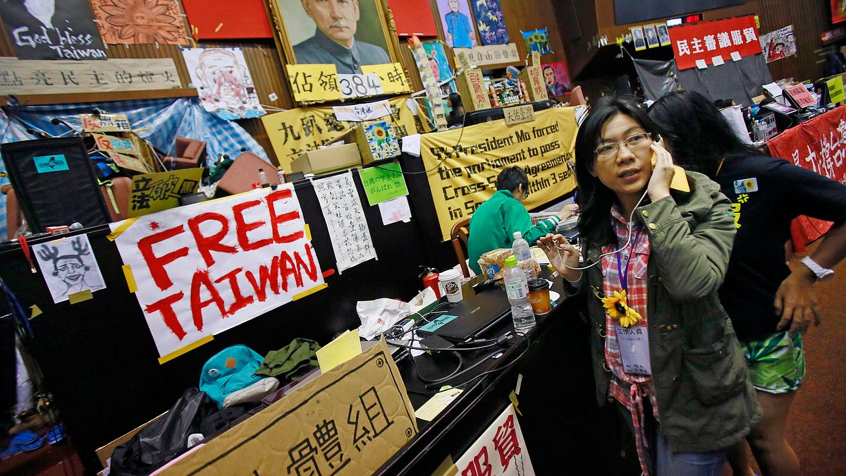 兩岸關係發展史,2014年4月,太陽花學運佔領立法院(美聯社) 兩岸關係發展史,2014年4月,太陽花學運佔領立法院(美聯社)