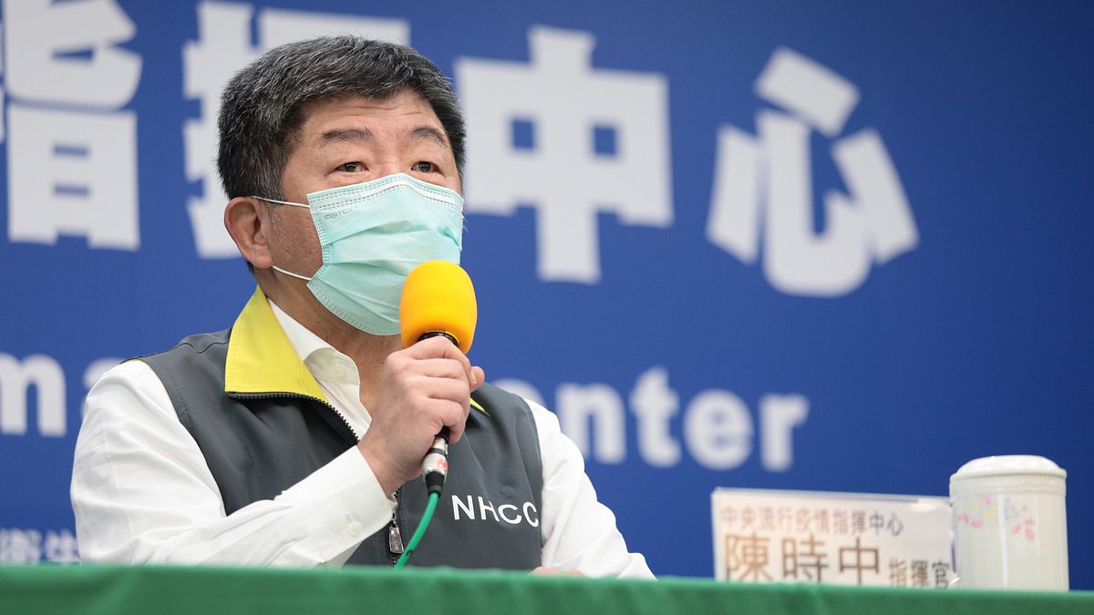 20200406-中央流行疫情指揮中心今(6)日臨時於上午10點召開記者會,指揮官陳時中公布10例確診個案。(指揮中心提供) 20200406-中央流行疫情指揮中心今(6)日臨時於上午10點召開記者會,指揮官陳時中公布10例確診個案。(指揮中心提供)