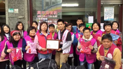 愛心義工協會 議員曾培雅元宵前夕送冬衣