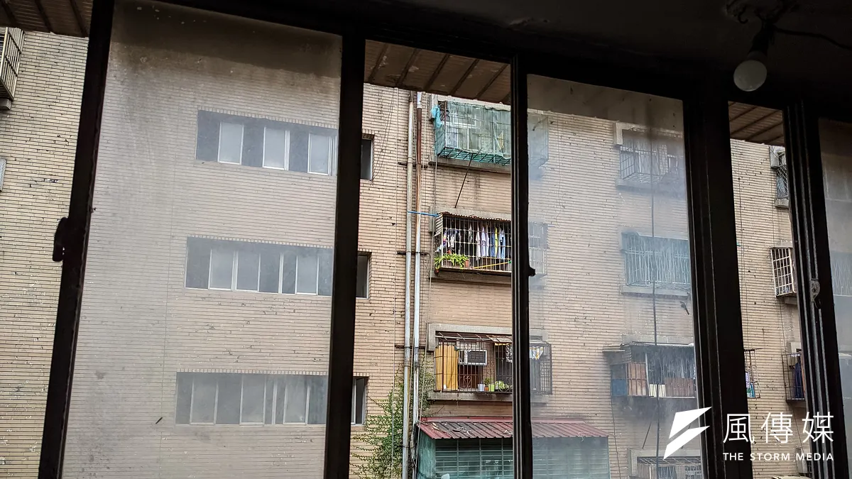 「一命抵一命換不回我的孩子,但我也不知道該怎麼辦」這句話讓痛失愛女的她被網友辱罵「白癡媽媽」,各種喧囂背後,卻很少人看見家屬的無力、被遺忘的被害者身影,8年來她經歷的是一條最心碎的路...(資料照,顏麟宇攝) 「一命抵一命換不回我的孩子,但我也不知道該怎麼辦」這句話讓痛失愛女的她被網友辱罵「白癡媽媽」,各種喧囂背後,卻很少人看見家屬的無力、被遺忘的被害者身影,8年來她經歷的是一條最心碎的路...(資料照,顏麟宇攝)