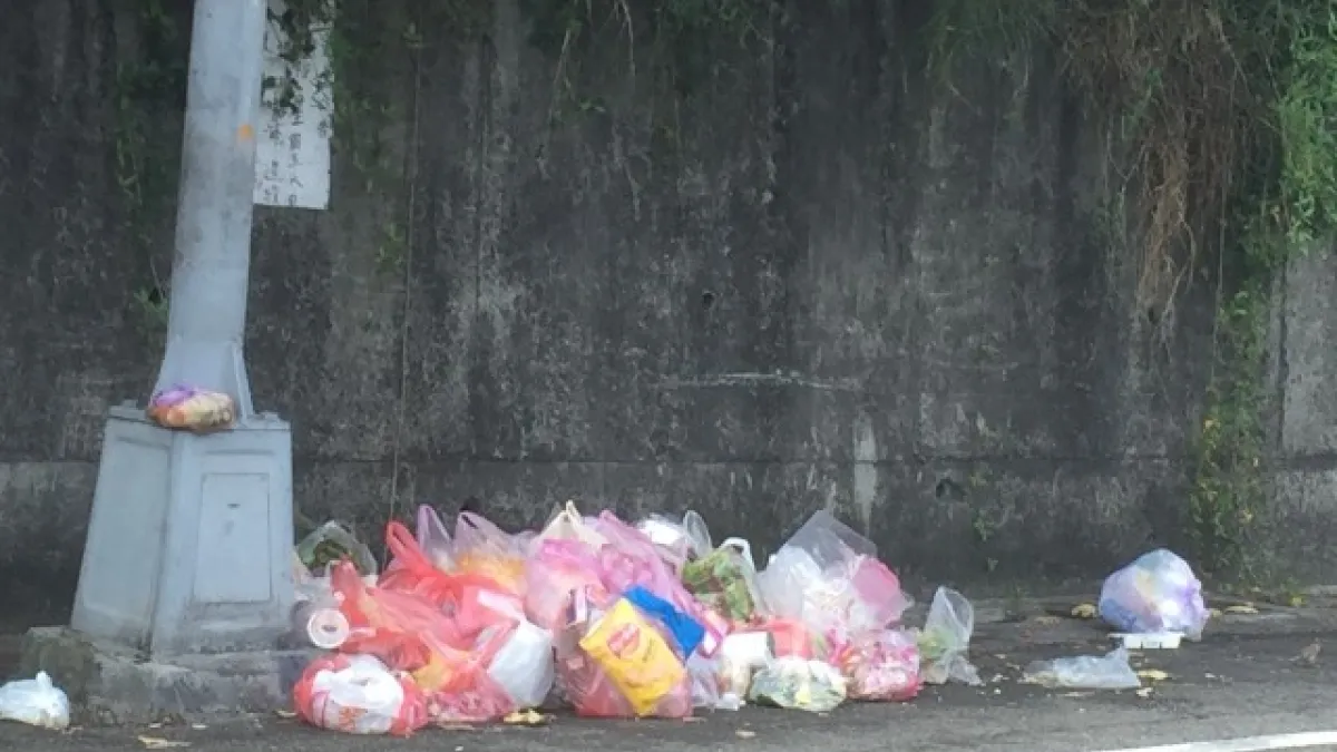 大甲水源路遭民眾頻丟垃圾 惡臭環境損及居民健康