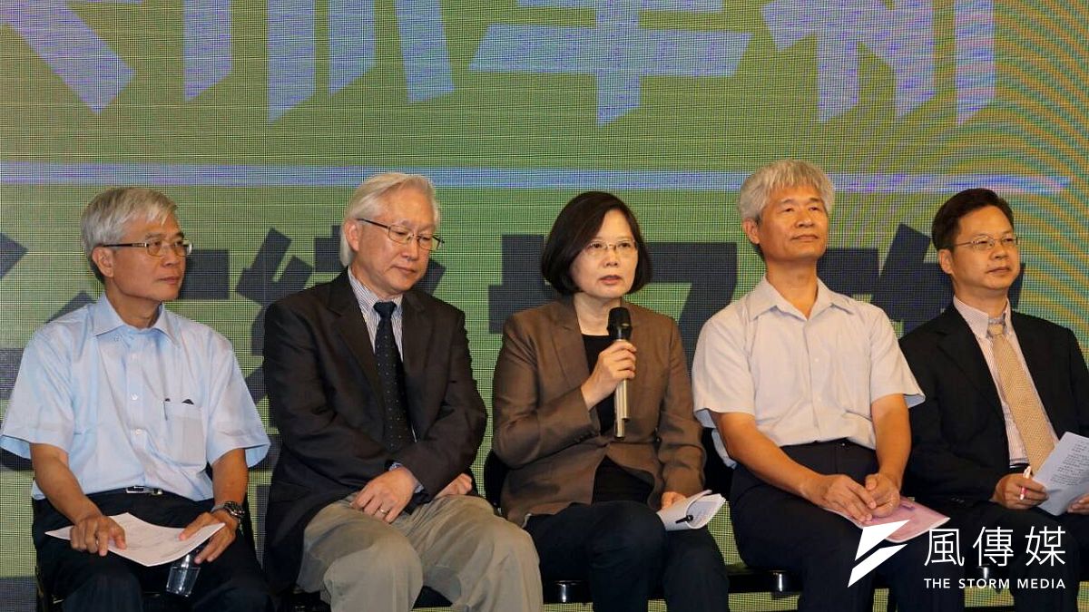 作者認為,比起發展沒有產業核心競爭力的產業政策,台灣還是回到電子供應鏈比較務實。(蘇仲泓攝) 作者認為,比起發展沒有產業核心競爭力的產業政策,台灣還是回到電子供應鏈比較務實。(蘇仲泓攝)