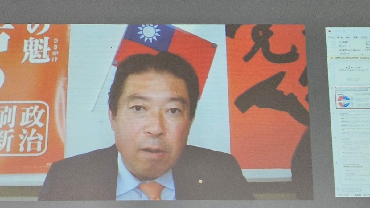 日本眾議員福島伸享於8月18日透過視訊方式,在淡江大學發表題為「戦国時代到来!!日本の政治はどうなるか?」(戰國時代到來!!日本的政治會怎麼樣呢?)的演說。(王秋燕攝) 日本眾議員福島伸享於8月18日透過視訊方式,在淡江大學發表題為「戦国時代到来!!日本の政治はどうなるか?」(戰國時代到來!!日本的政治會怎麼樣呢?)的演說。(王秋燕攝)