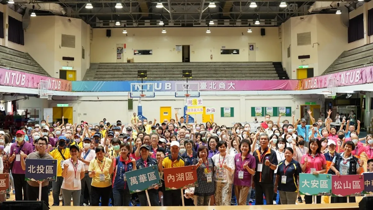 北市環保局舉行「112年臺北市環保志義工群英會」活動,讓參與環保事務的志(義)工們齊聚一堂進行趣味競賽。(圖/臺北市政府環保局提供)