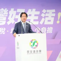 民進党は7月19日に全国党員代表大会(全代会)を開き、党の意思決定を担う中央役職を改選する。今回の全代会は2028年の総統選・立法委員選にも影響を及ぼすとみられ、頼清徳総統兼民進党主席(写真)は早い段階から全面的な布陣を進めてきた。(資料写真/劉偉宏撮影) 民進党は7月19日に全国党員代表大会(全代会)を開き、党の意思決定を担う中央役職を改選する。今回の全代会は2028年の総統選・立法委員選にも影響を及ぼすとみられ、頼清徳総統兼民進党主席(写真)は早い段階から全面的な布陣を進めてきた。(資料写真/劉偉宏撮影)