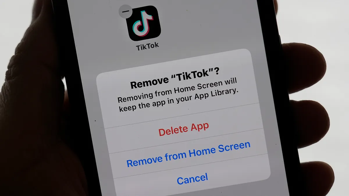 TikTok用戶發現,雖然TikTok恢復服務,但如果刪掉APP想再安裝,無論蘋果或谷歌的應用程式商店目前都無法下載。(美聯社) TikTok用戶發現,雖然TikTok恢復服務,但如果刪掉APP想再安裝,無論蘋果或谷歌的應用程式商店目前都無法下載。(美聯社)